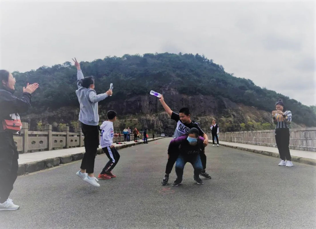 10.24 登山寻宝  精华股份社团组织户外体验活动(图6) 10.24 登山寻宝  精华股份社团组织户外体验活动(图6)