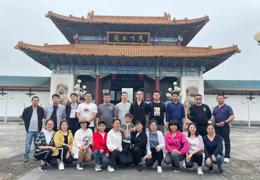 追寻红色印迹 汲取奋进力量 | 精华股份党史教育暨户外团建活动(图6) 追寻红色印迹 汲取奋进力量 | 精华股份党史教育暨户外团建活动(图6)