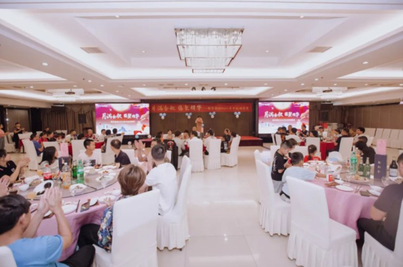 月满金秋 缘聚精华 | 精华股份2022年中秋团圆宴圆满举行(图1) 月满金秋 缘聚精华 | 精华股份2022年中秋团圆宴圆满举行(图1)