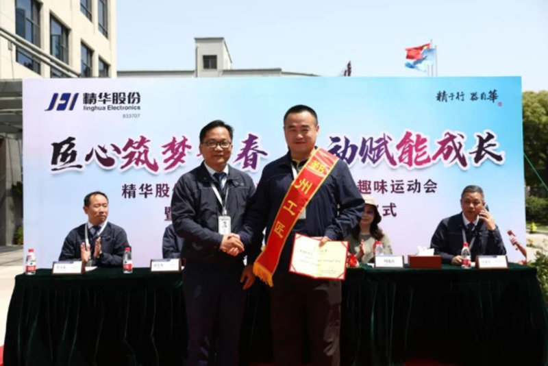 校企融合搭桥梁——工匠进校上课啦!(图2) 校企融合搭桥梁——工匠进校上课啦!(图2)