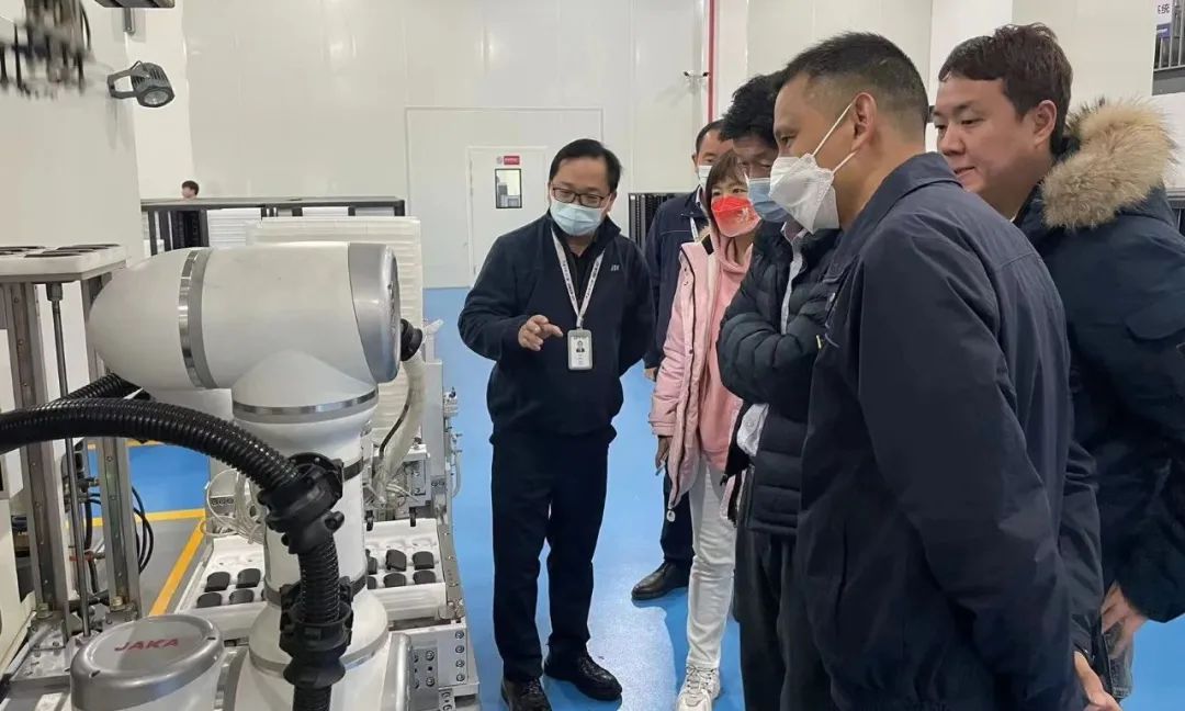 东风三立车灯有限公司一行莅临我司参观指导(图1) 东风三立车灯有限公司一行莅临我司参观指导(图1)