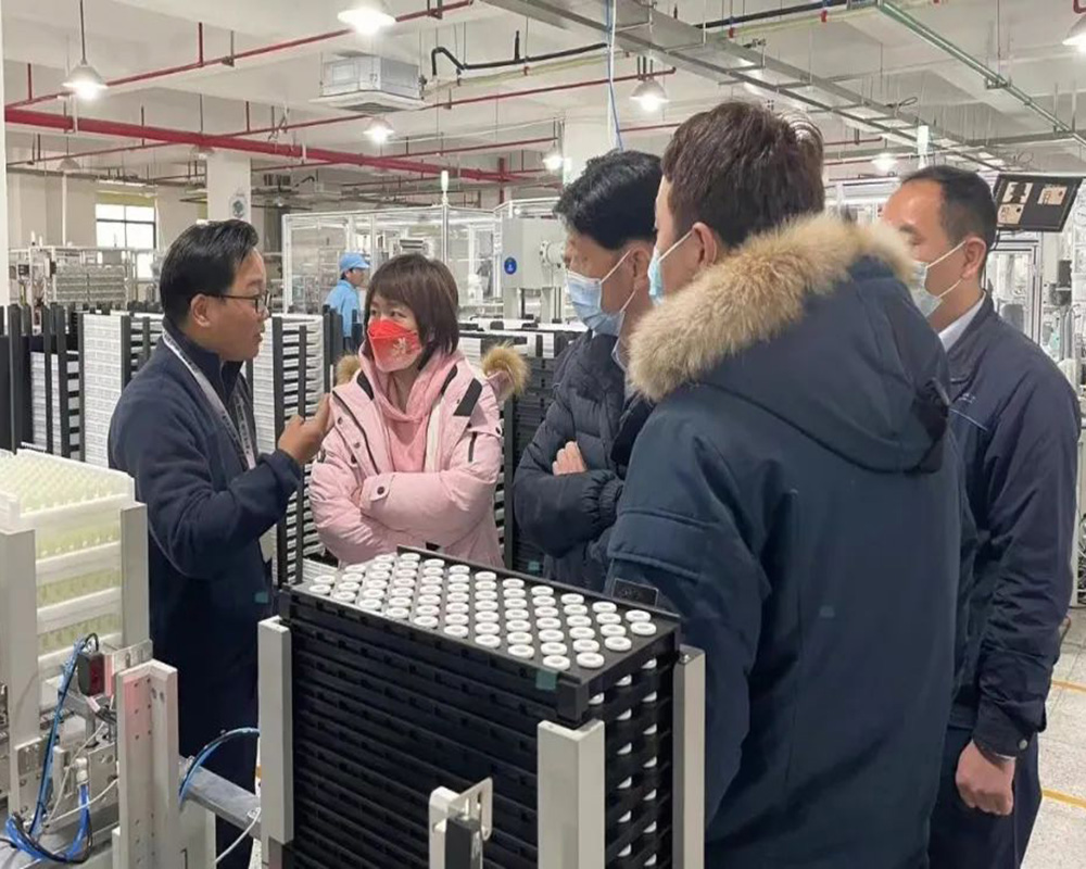 东风三立车灯有限公司一行莅临我司参观指导(图3) 东风三立车灯有限公司一行莅临我司参观指导(图3)