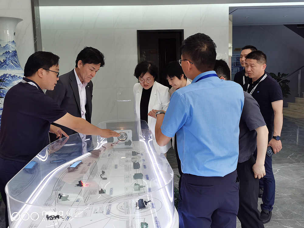阿尔卑斯阿尔派集团及上海亚特联科技有限公司莅临我司参观交流(图2) 阿尔卑斯阿尔派集团及上海亚特联科技有限公司莅临我司参观交流(图2)