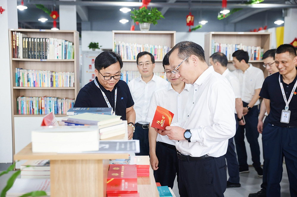 鄞州区委书记沈敏莅临我司开展调研(图3) 鄞州区委书记沈敏莅临我司开展调研(图3)