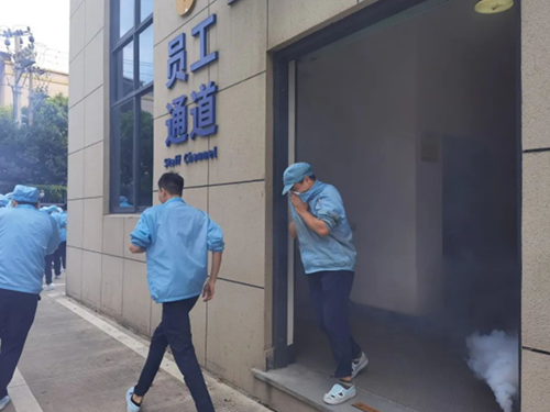 精华股份开展2023年度消防逃生、应急救援演练活动(图8) 精华股份开展2023年度消防逃生、应急救援演练活动(图8)