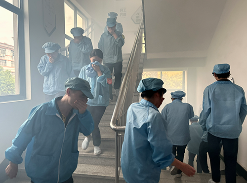 精华股份开展2023年度消防逃生、应急救援演练活动(图6) 精华股份开展2023年度消防逃生、应急救援演练活动(图6)