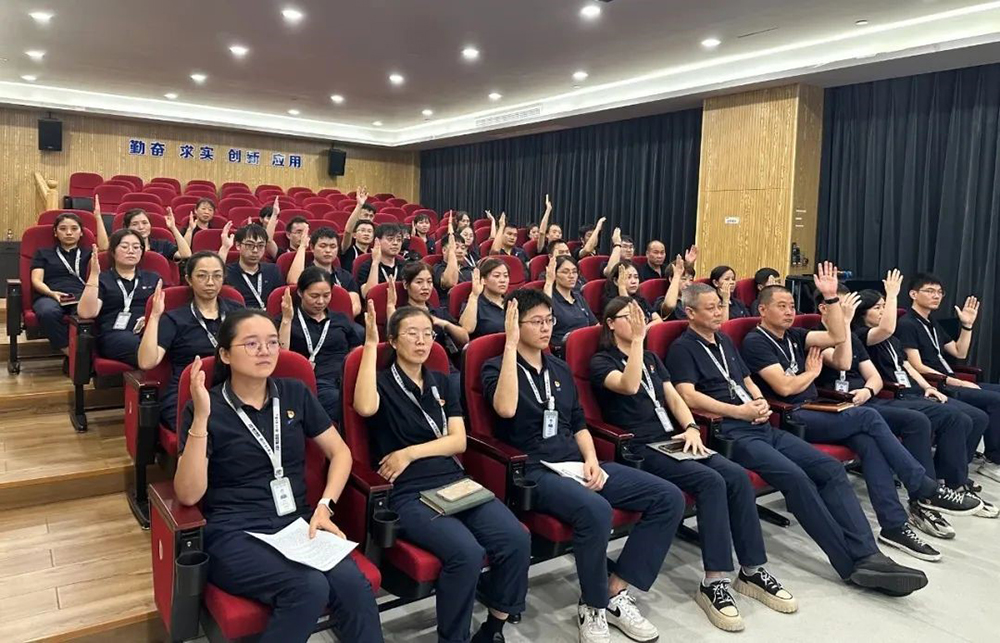 精华股份第二届职工代表大会第十一次会议隆重召开(图3) 精华股份第二届职工代表大会第十一次会议隆重召开(图3)