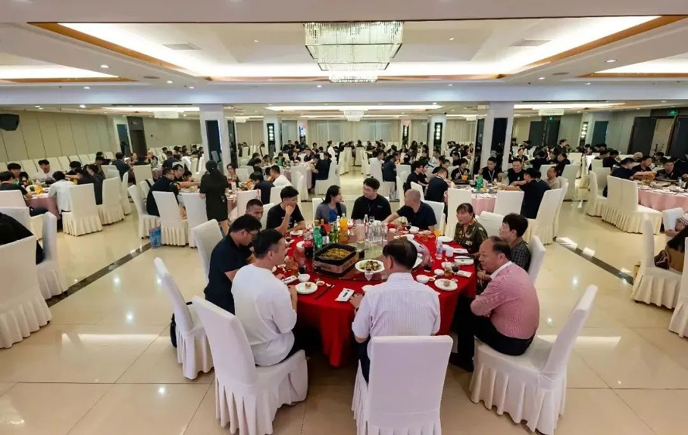 月满华诞 情满双节 | 精华股份2023年中秋团圆宴圆满举行(图1) 月满华诞 情满双节 | 精华股份2023年中秋团圆宴圆满举行(图1)