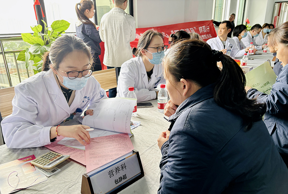企业医院同行 共筑健康防线|鄞州二院专家团队来公司开展健康义诊(图3) 企业医院同行 共筑健康防线|鄞州二院专家团队来公司开展健康义诊(图3)