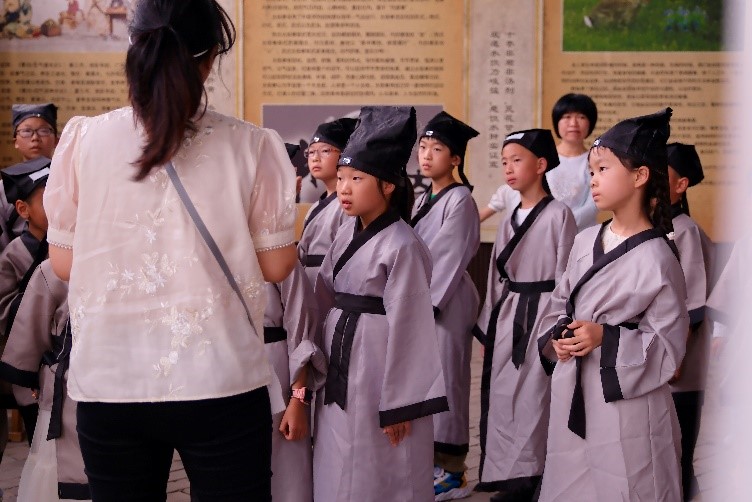 国学经典 美好童行 | 公司举行第七届户外家庭日暨端午活动(图2) 国学经典 美好童行 | 公司举行第七届户外家庭日暨端午活动(图2)