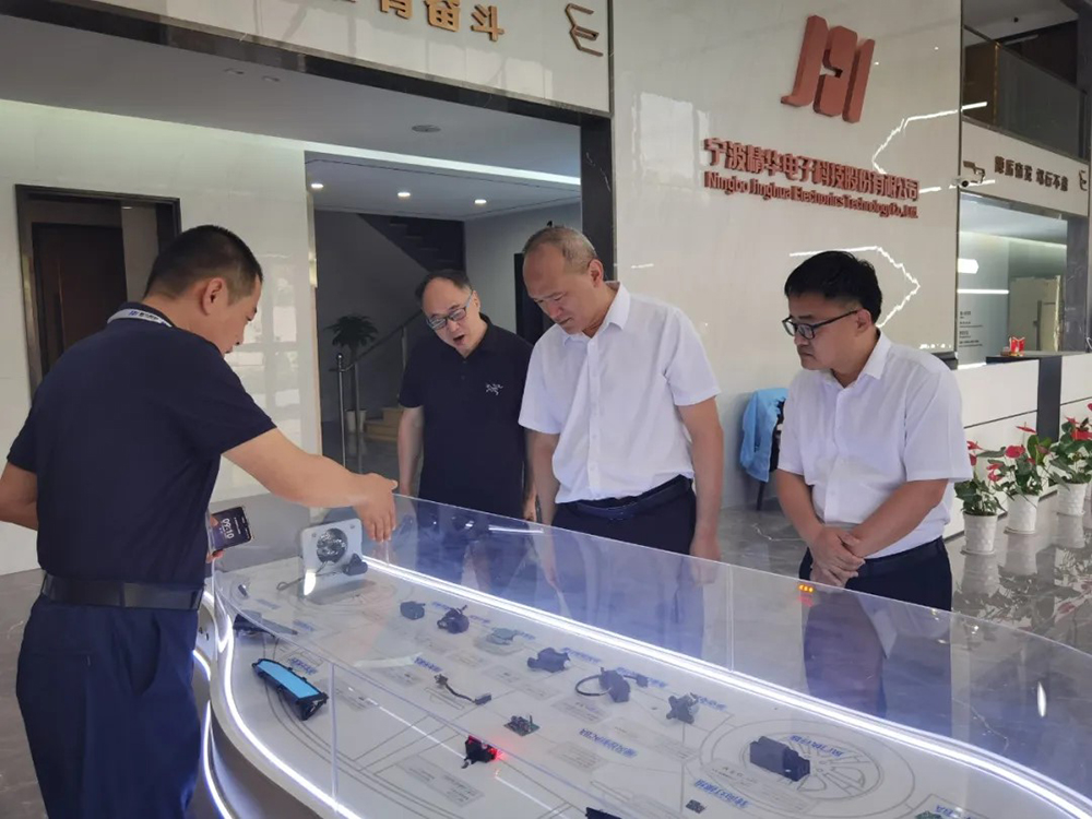 盘锦市副市长胡振乾一行莅临我司考察调研(图1) 盘锦市副市长胡振乾一行莅临我司考察调研(图1)