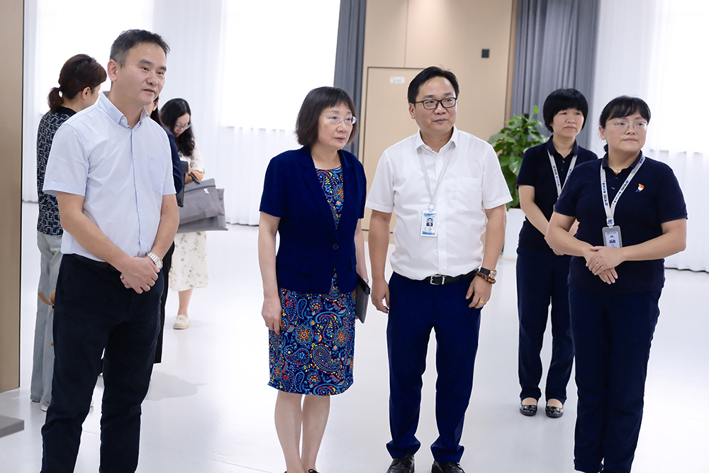 全国总工会女工部部长刘红梅一行莅临我司参观调研(图2) 全国总工会女工部部长刘红梅一行莅临我司参观调研(图2)