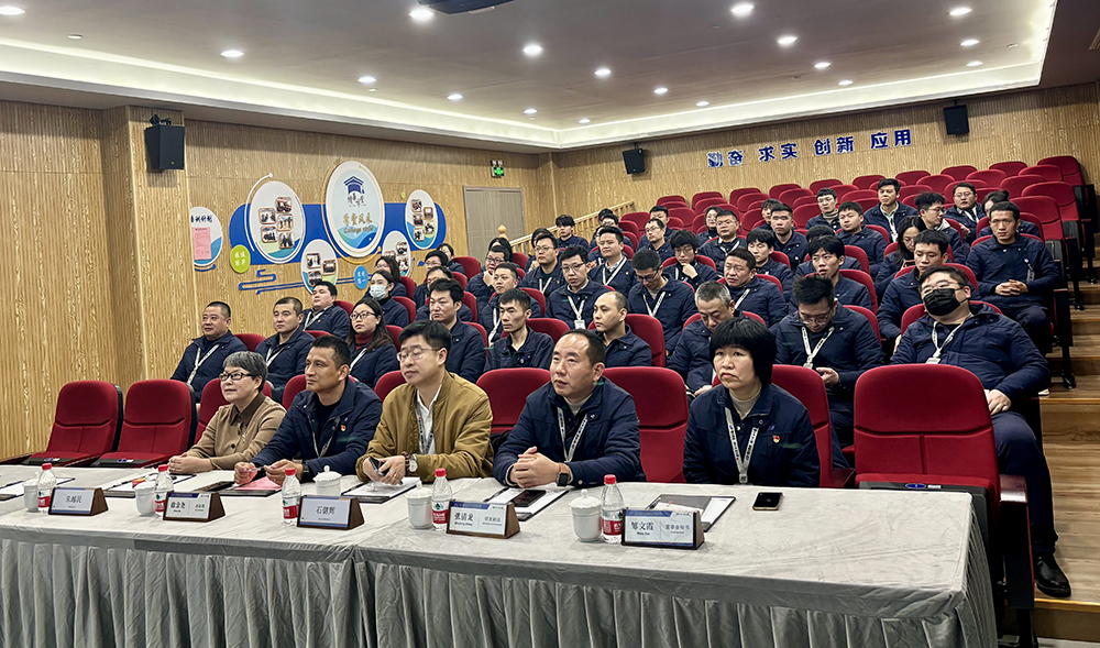 精华股份国学班结业(图1) 精华股份国学班结业(图1)