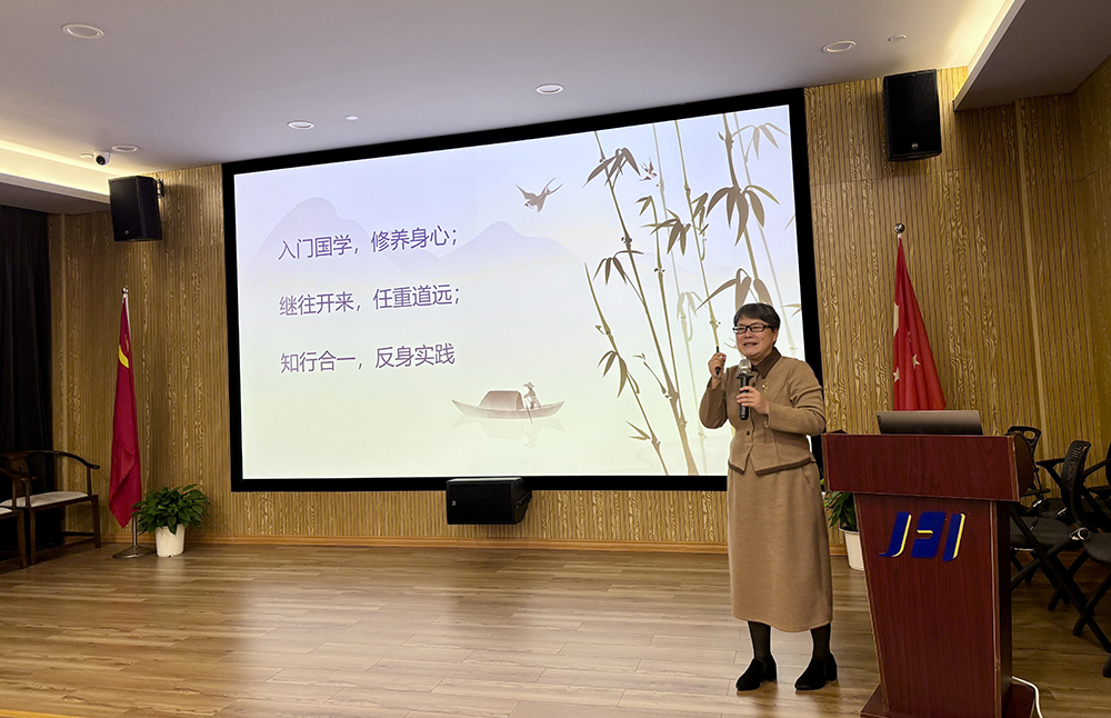 精华股份国学班结业(图3) 精华股份国学班结业(图3)