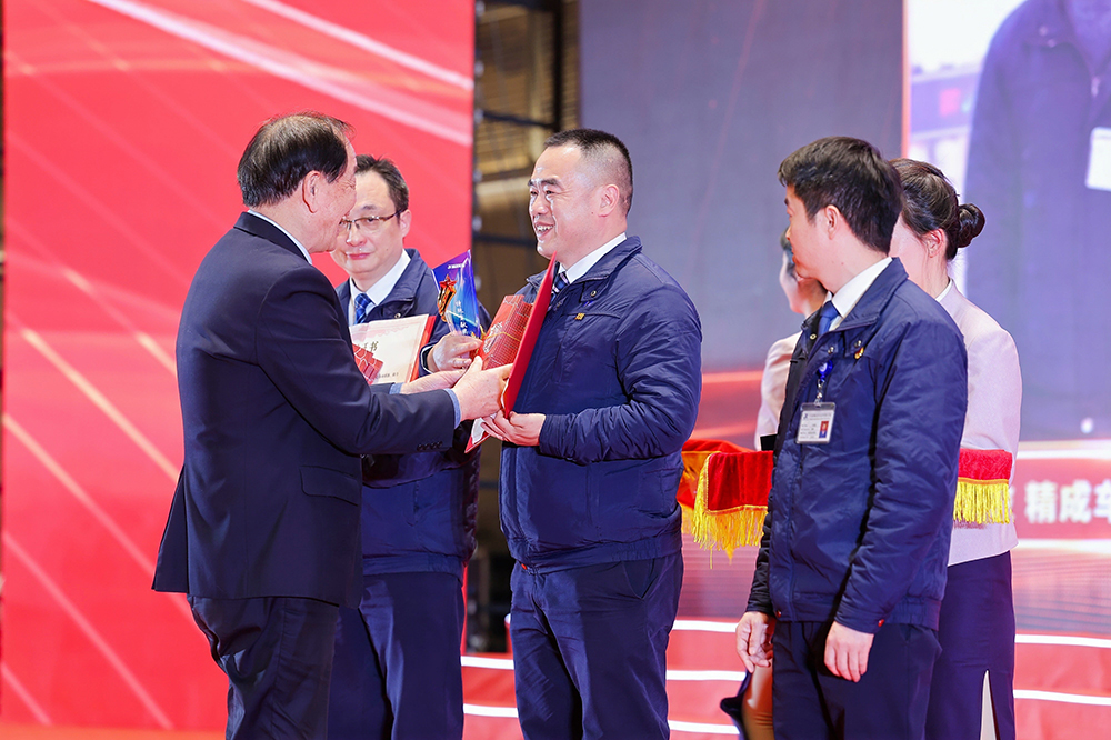 双精聚智,新程闪耀——精成车业与精华股份尾牙盛宴圆满落幕(图5) 双精聚智,新程闪耀——精成车业与精华股份尾牙盛宴圆满落幕(图5)