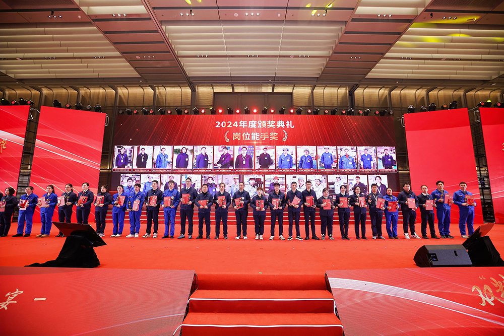 双精聚智,新程闪耀——精成车业与精华股份尾牙盛宴圆满落幕(图9) 双精聚智,新程闪耀——精成车业与精华股份尾牙盛宴圆满落幕(图9)