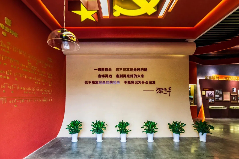 铭记历史,致敬英雄 | 党支部组织开展2025年缅怀先烈主题教育活动(图4) 铭记历史,致敬英雄 | 党支部组织开展2025年缅怀先烈主题教育活动(图4)