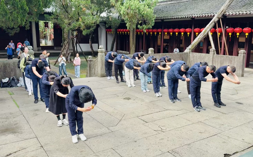 儒韵传家 礼敬先贤 | 国学班衢州孔庙研学之行(图2) 儒韵传家 礼敬先贤 | 国学班衢州孔庙研学之行(图2)