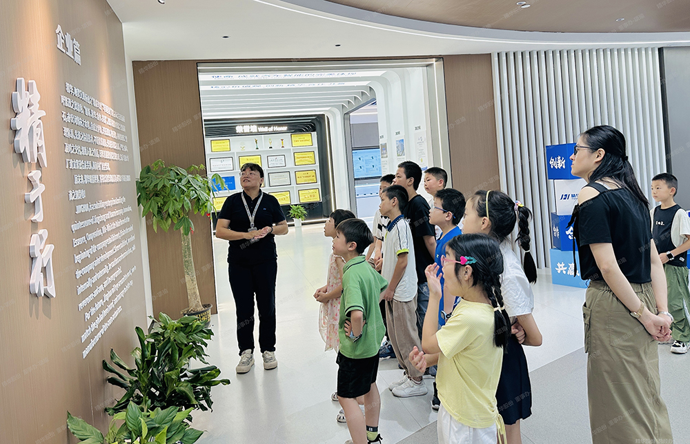 精华股份2025年暑期候鸟托管班温馨开班(图4) 精华股份2025年暑期候鸟托管班温馨开班(图4)