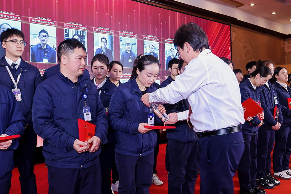 双精聚力 骐骥驰程  精成车业&精华股份2025年度优秀员工表彰晚宴圆满举行(图4)