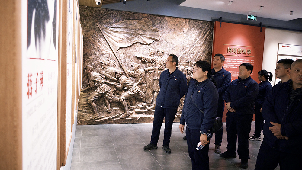 缅怀革命先烈 传承红色精神 精华股份党支部联合精成车业党支部开展清明主题党日活动(图5) 缅怀革命先烈 传承红色精神 精华股份党支部联合精成车业党支部开展清明主题党日活动(图5)